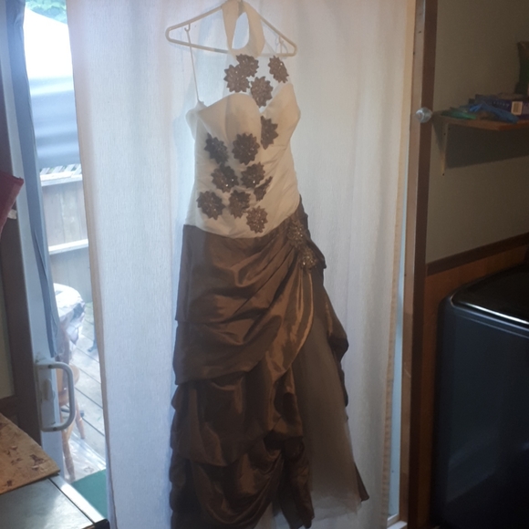 Wedding dress - Picture 4 of 6